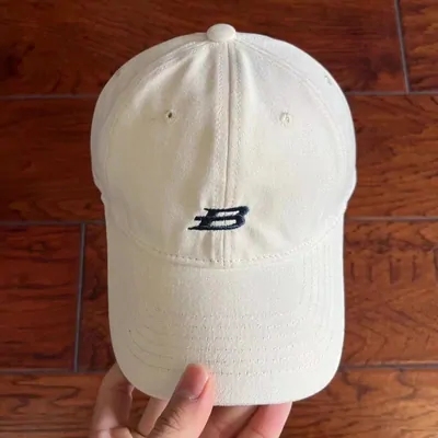 Hats listing photograph